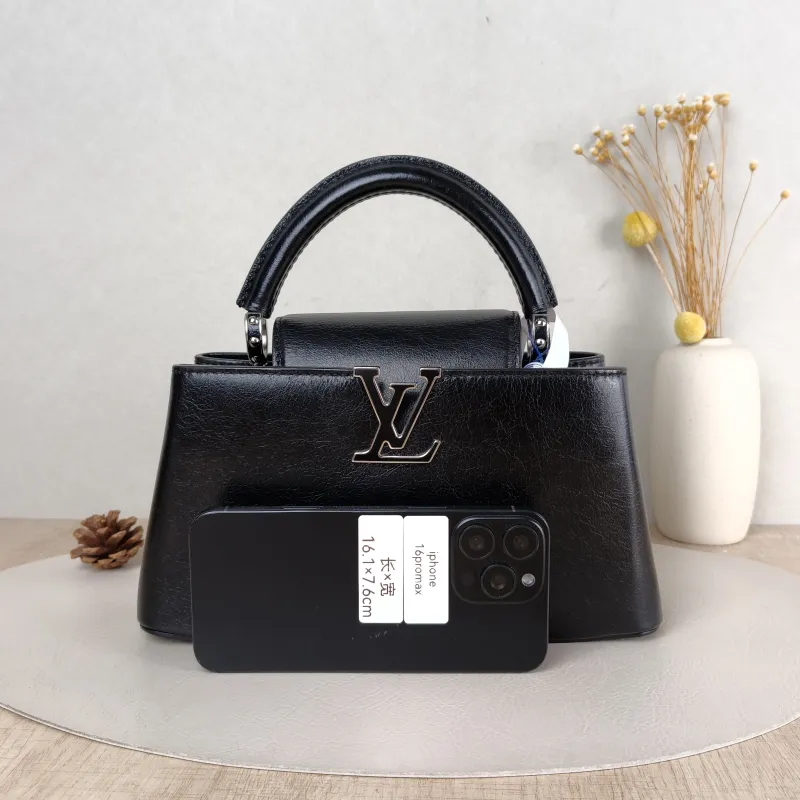 Louis Vuitton Crossbody Bag Capucines East West Black Calfskin BB 26.5 × 8 × 14 cm — cover view 4 of 5