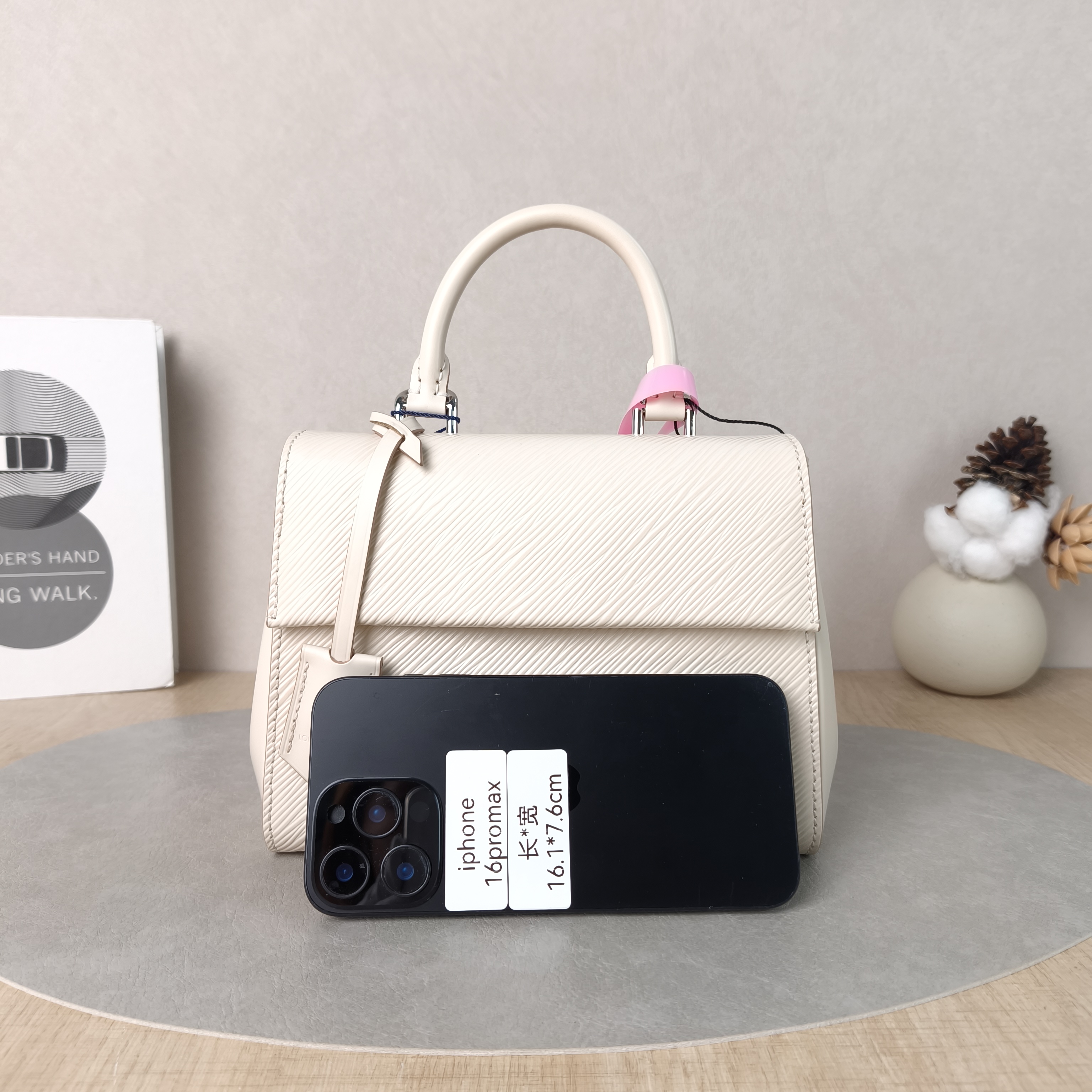 Louis Vuitton Crossbody Bag CLUNY White Epi Embossed Calfskinmini20 × 7.5 × 16 cm — cover view 2 of 5