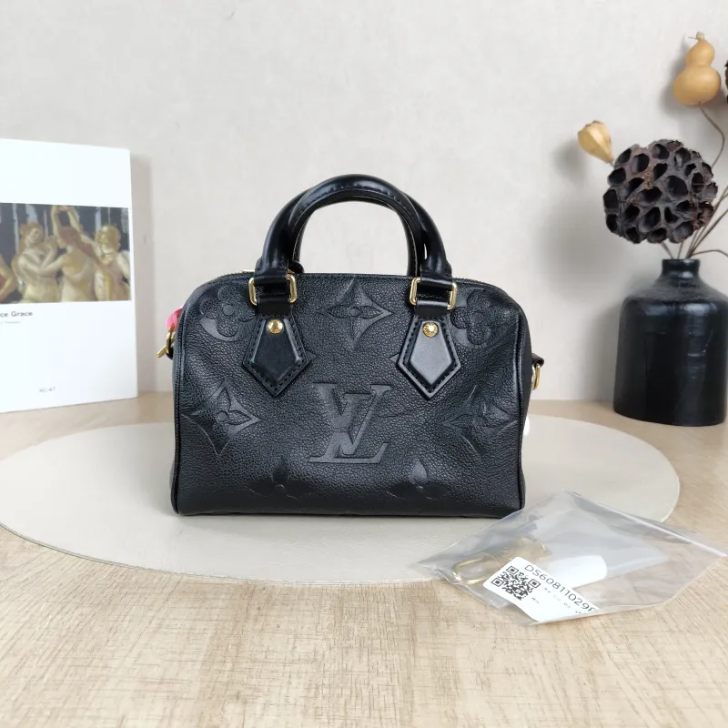Louis Vuitton Crossbody Bag Speedy20Black Calfskin Small20.5 × 12 × 13.5 cm — cover view 4 of 6