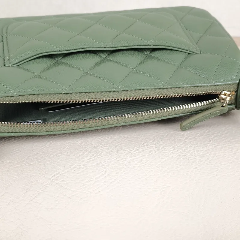 Chanel Crossbody Bag Green Grained Calfskin One Size 21 × 5 × 12 cm — detail view 11 of 12