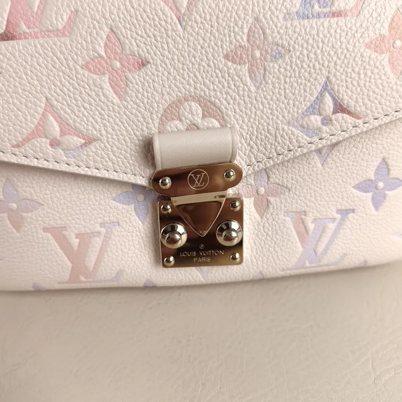Louis Vuitton Crossbody Bag Pochette Métis East West Empreinte Embossed Calfskin Small 21.5 × 6 × 13.5 cm — detail view 1 of 13