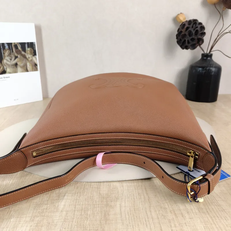 CELINE Shoulder Bag HELOISE TRIOMPHE Calfskin Medium 28.5 × 8 × 30 cm — detail view 2 of 10