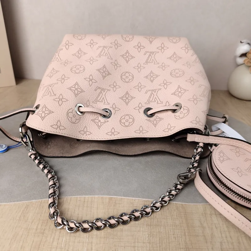 Louis Vuitton Crossbody Bag BELLA Pink Calfskin One Size 22 × 14 × 19 cm — detail view 1 of 12