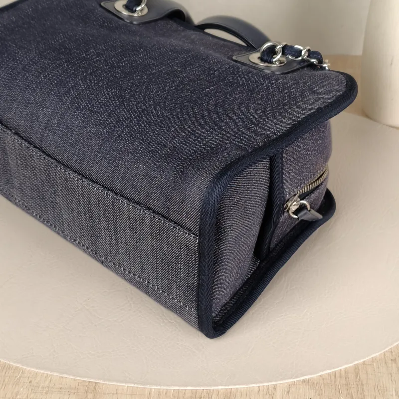Chanel Crossbody Bag Navy Canvas One Size27 × 12 × 16 cm — detail view 3 of 13