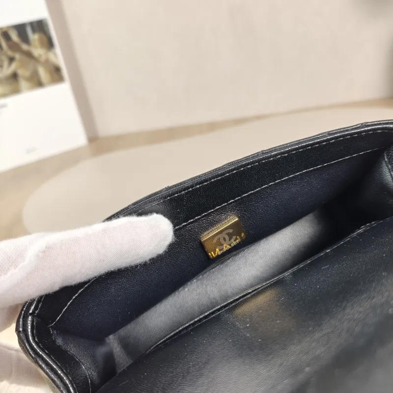 Chanel Crossbody Bag Classic Flap Mini CF Mini Lambskinmini17 × 8 × 13.5 cm — detail view 9 of 13