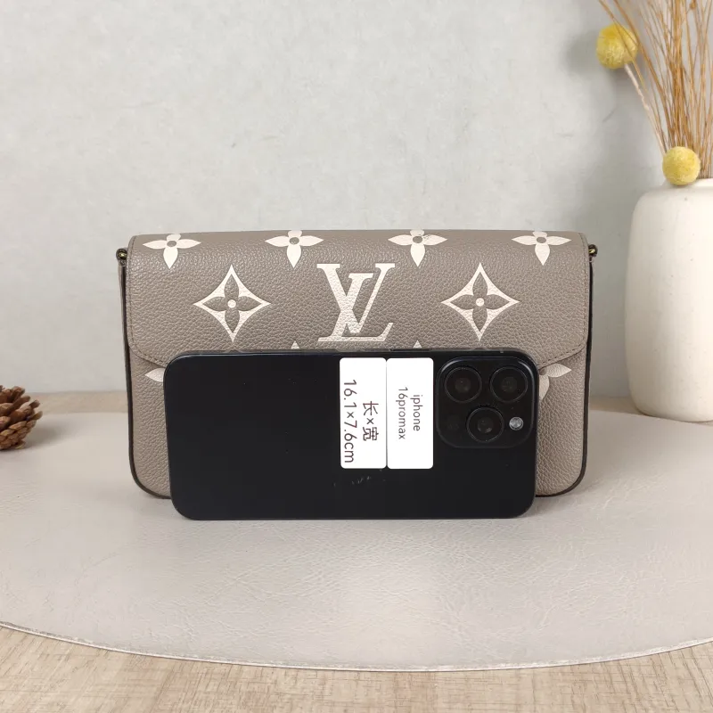 Louis Vuitton Crossbody Bag Pochette Félicie · White Calfskin Small 21 × 3 × 12 cm — cover view 3 of 5