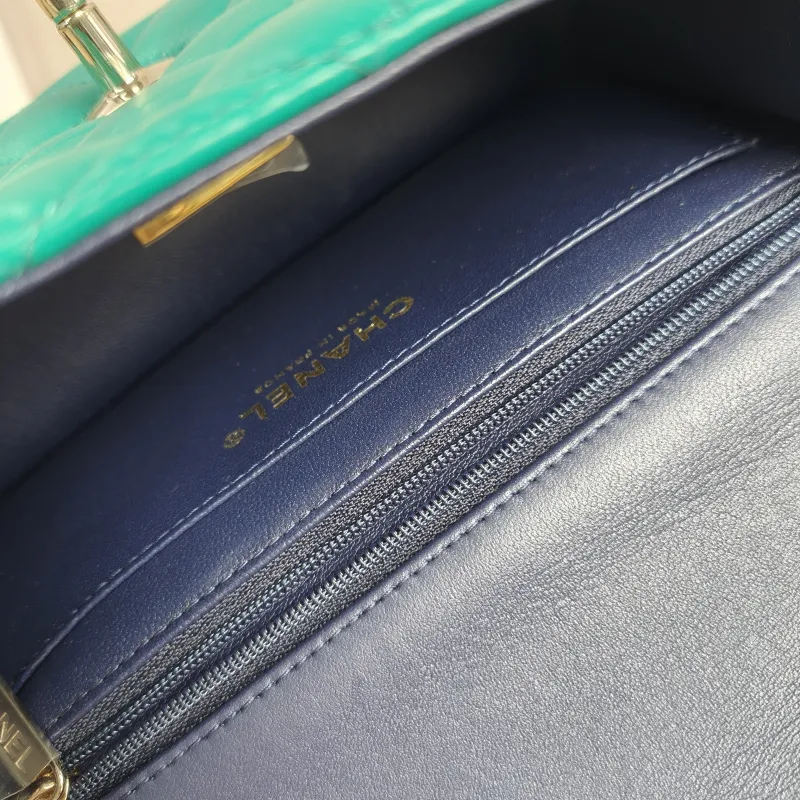 Chanel Crossbody Bag mini Green Lambskin mini20 × 6 × 12 cm — detail view 2 of 17