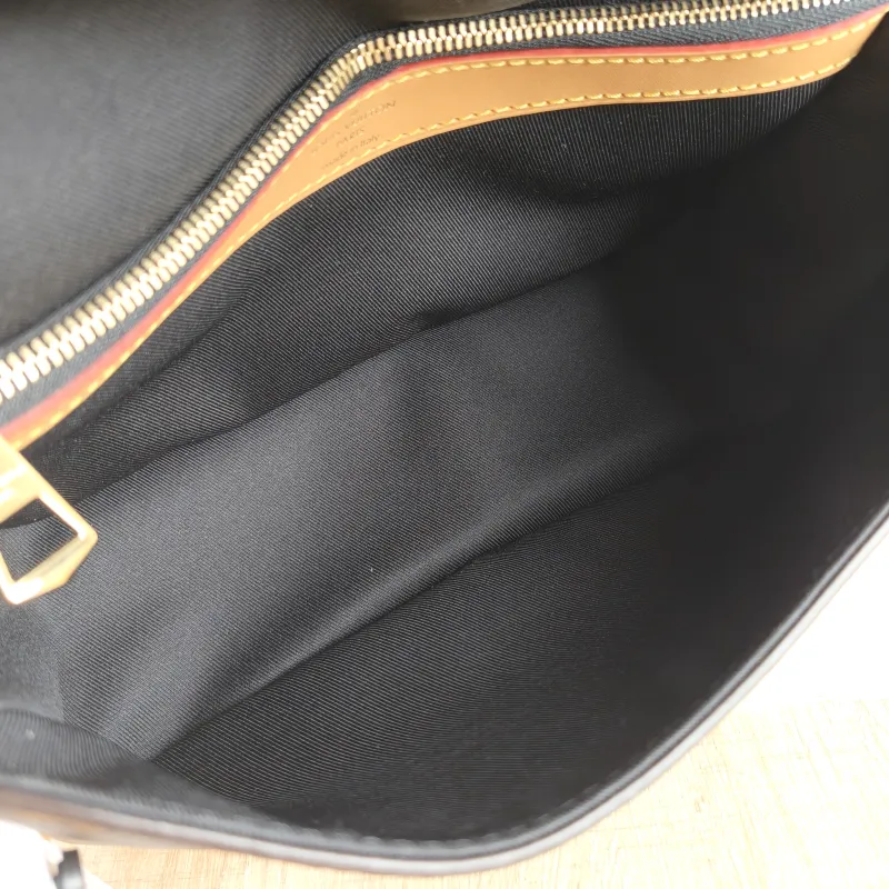 Louis Vuitton Crossbody Bag Diane Baguette Bag Shoulder Strap PVC Small 24 × 9 × 15 cm — detail view 5 of 12