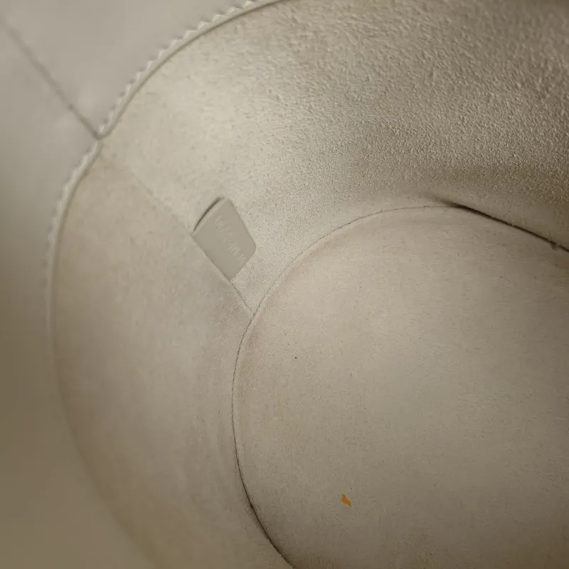CELINE Crossbody Bag Bucket 16 Bucket Bag White Calfskin Small16 × 16 × 18 cm — detail view 6 of 9
