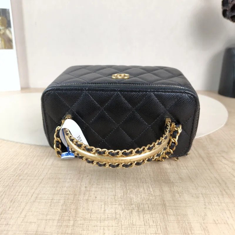 Chanel Crossbody Bag Edition Black Calfskin One Size16 × 8 × 9.5 cm — detail view 4 of 12