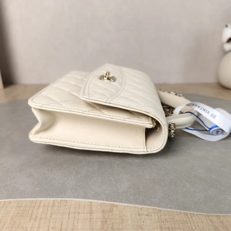 Chanel Backpack Backpack White Grained Calfskin One Size 18.2 × 5 × 14 cm — detail view 4 of 11