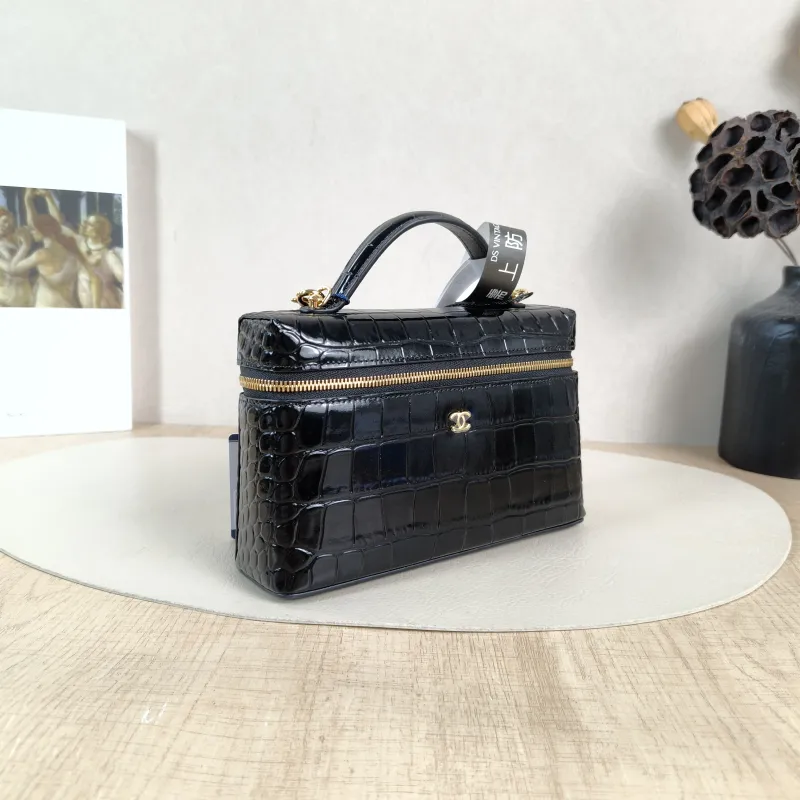 Chanel Crossbody Bag lp Vanity Case Bag Black Calfskin One Size 19.5 × 5 × 17 cm — cover view 2 of 6
