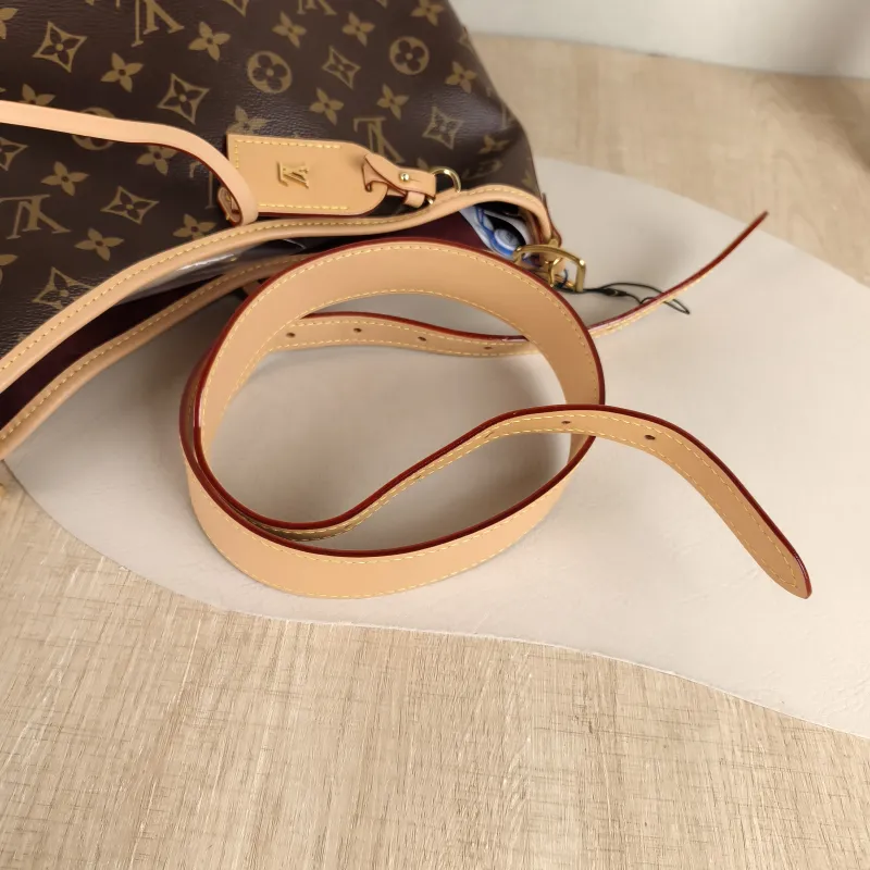 Louis Vuitton Crossbody Bag Carryall Monogram PVC Small 29 × 12 × 24 cm — detail view 2 of 12