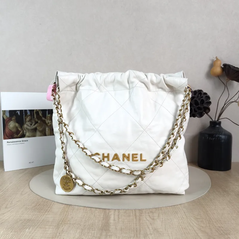 Chanel Shoulder Bag 22Bag White CC alfskin Small 35 × 7 × 37 cm