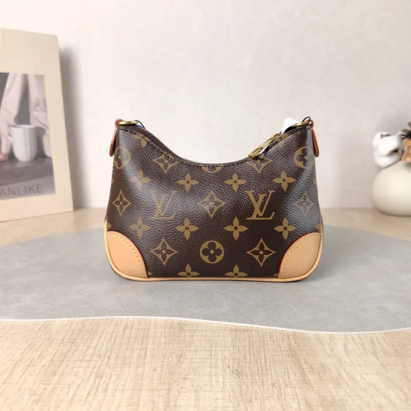 Louis Vuitton Crossbody Bag Boulogne PVC nano 19 × 8 × 13 cm — cover view 4 of 6