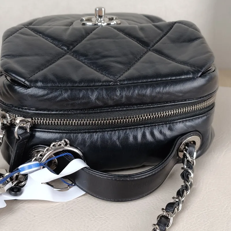 Chanel Crossbody Bag Crossbody Bag Black Waxed Leather One Size17 × 8 × 18 cm — detail view 3 of 17