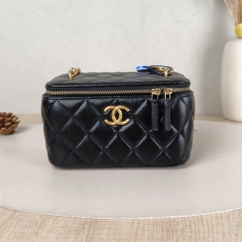Chanel Crossbody Bag Edition Black Lambskin One Size 16 × 8 × 9.5 cm