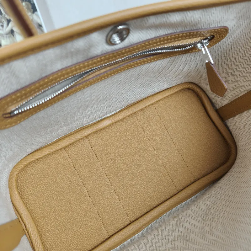 Hermès Top Handle Bag Neo Garden 23 Mini 2S Togo Calfskin Mini 23 × 10 × 16 cm G — detail view 10 of 10