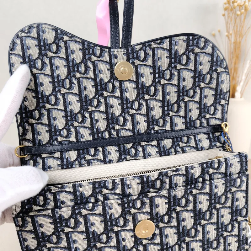 DIOR Crossbody Bag Saddle Chain Bagwoc Monogram Canvas Medium 22 × 5 × 14.5 cm — detail view 9 of 11
