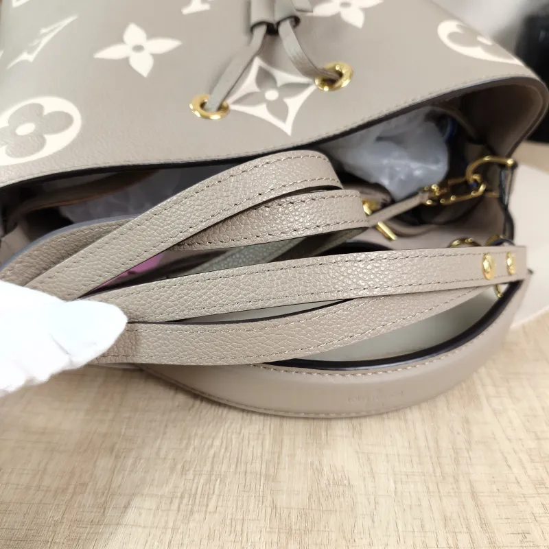 Louis Vuitton Shoulder Bag NÉONOÉ Bucket Bag · White Empreinte Embossed Calfskin Medium 26 × 17.5 × 26 cm — detail view 3 of 14