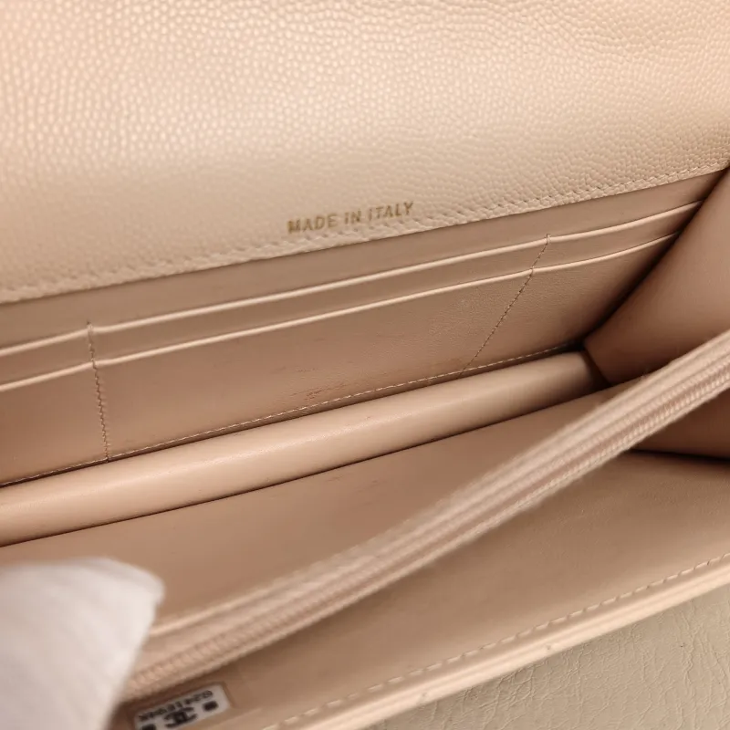 Chanel Crossbody Bag Edition woc Beige Calfskinmini19.2 × 7 × 12.3 cm — detail view 10 of 15