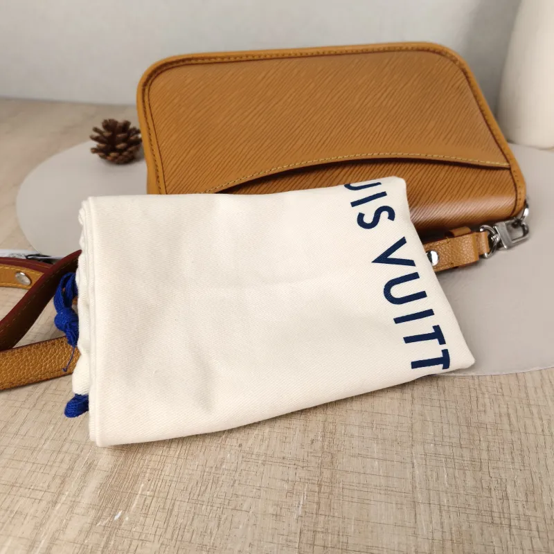 Louis Vuitton Shoulder Bag BUCI Epi Embossed Calfskin 24.5 × 9 × 15.5 cm — detail view 6 of 13