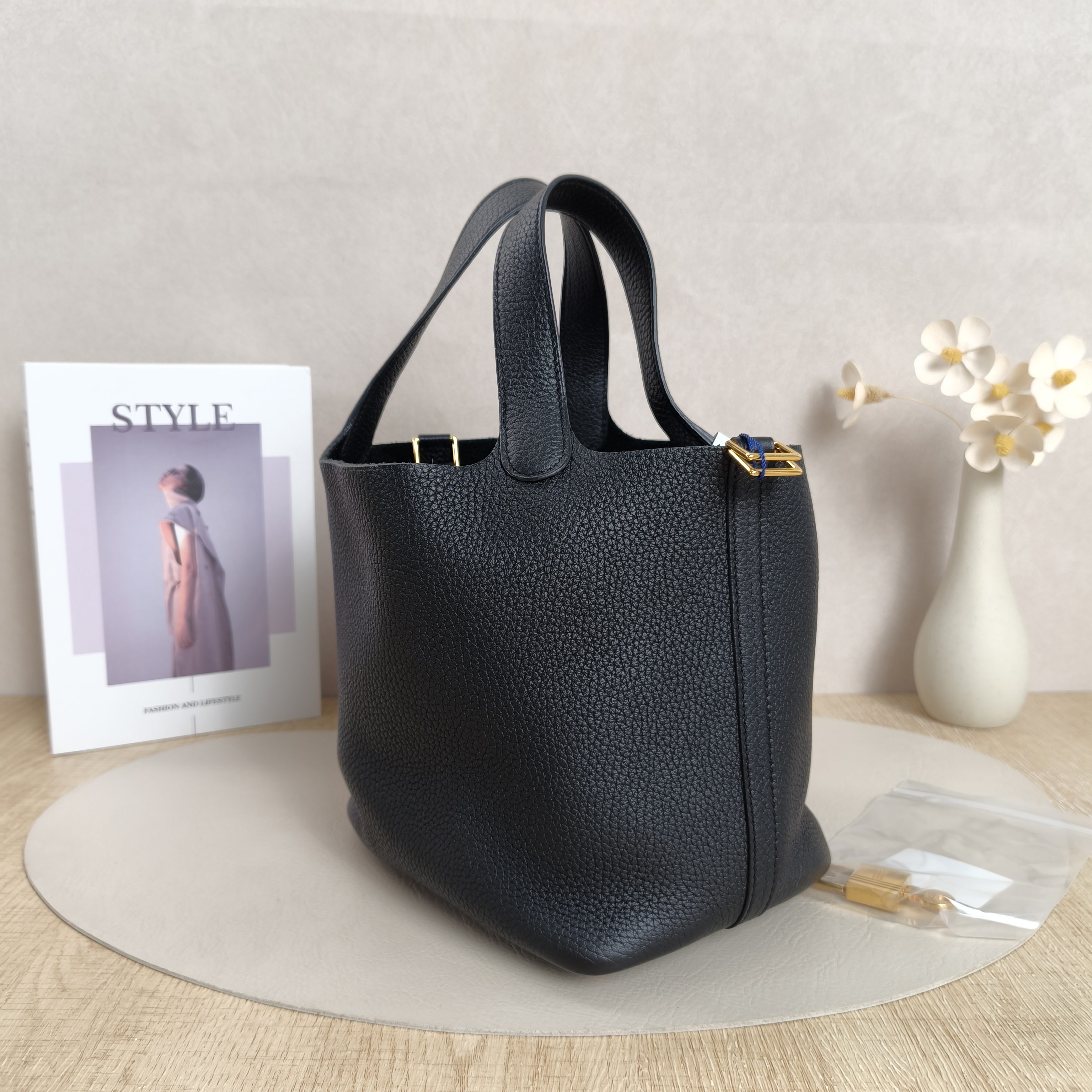 Hermès Top Handle Bag Picotin Lock 18 18Black Clemence Taurillon TC Calfskin Small18 × 13 × 19 cm — cover view 2 of 10