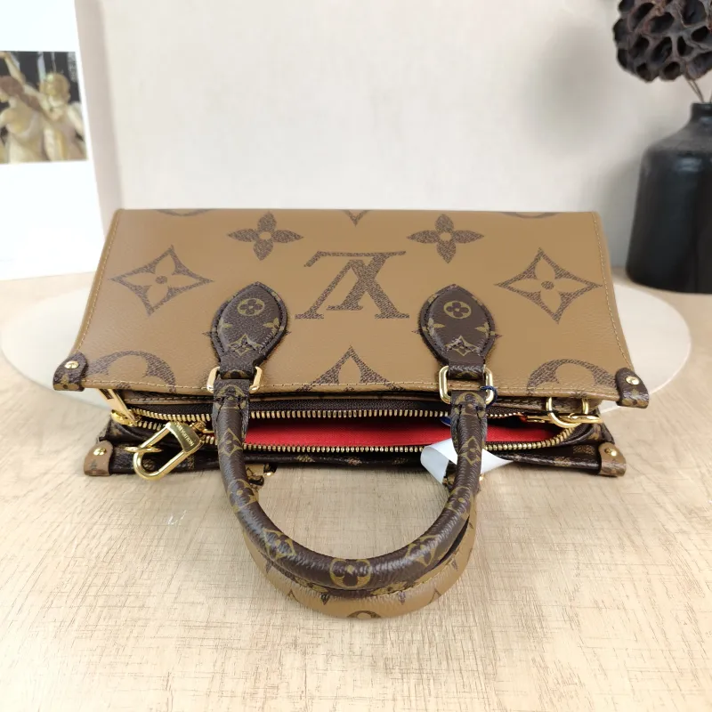 Louis Vuitton Crossbody Bag Onthego East West Monogram PVC Small25 × 10 × 13 cm — detail view 5 of 13
