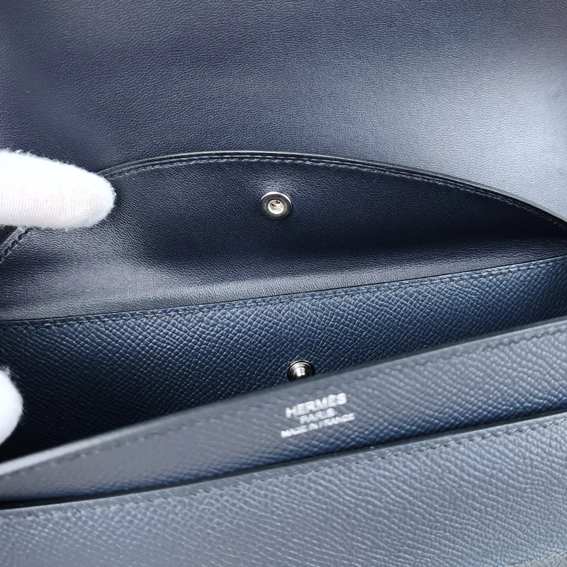 Hermès Crossbody Bag Verrou 23 Epsom Embossed Calfskin 23 × 7 × 18 cm — detail view 5 of 14