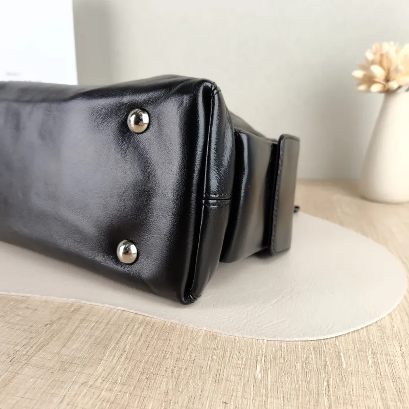 Louis Vuitton Crossbody Bag Carryall Cargo Vibe Black SL ambskin Small 33.5 × 15 × 23 cm — detail view 4 of 12