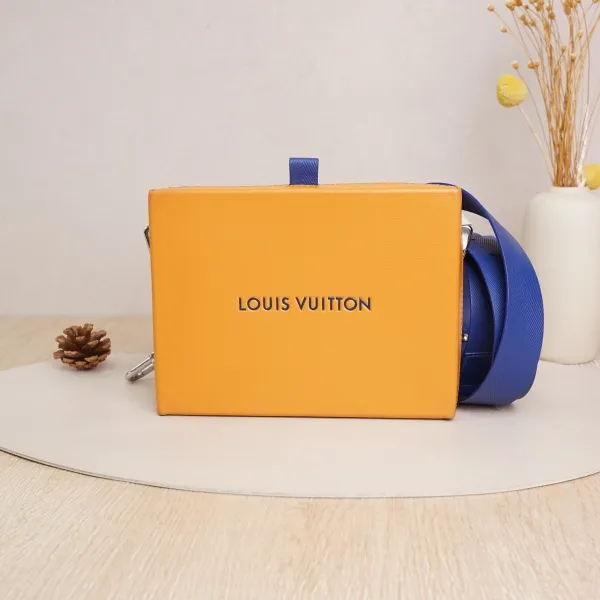 Louis Vuitton Shopper Clutch Yellow Blue Calfskin Microchip Edition · Shoulder Strap · 22.5 × 10.5 × 15 cm
