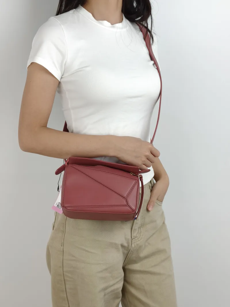 LOEWE Crossbody Bag Puzzle Red Calfskin Mini 18 × 8 × 12.5 cm — on-model view 2 of 3