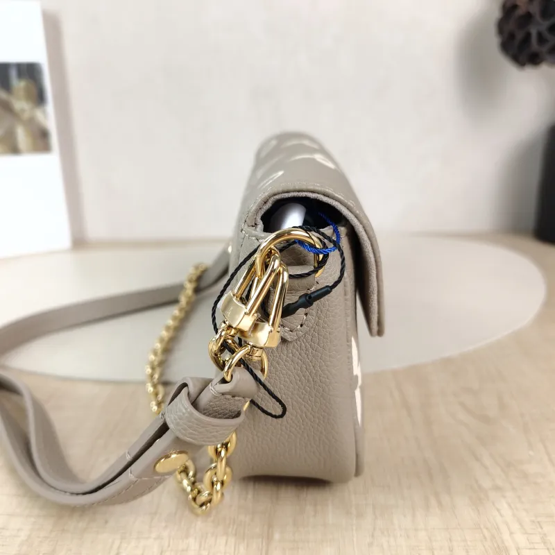 Louis Vuitton Crossbody Bag IVY Monogram Empreinte Embossed Calfskin Small 23.5 × 4.3 × 12 cm — detail view 2 of 13