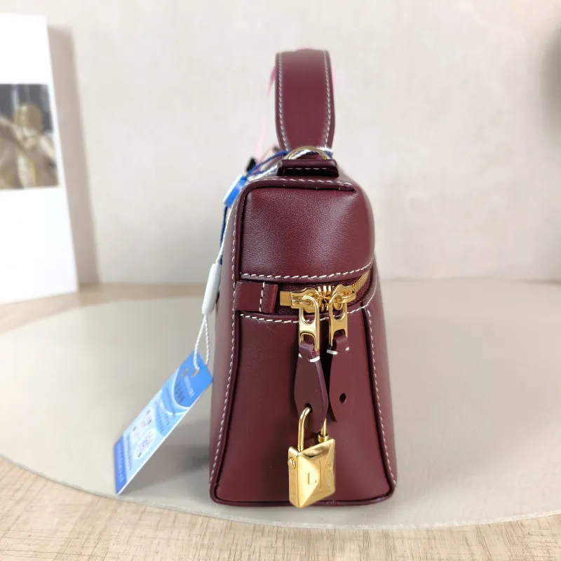 Loro Piana Crossbody Bag Extra Bag L23 Burgundy Calfskin One Size 23 × 7 × 12 cm — detail view 10 of 10
