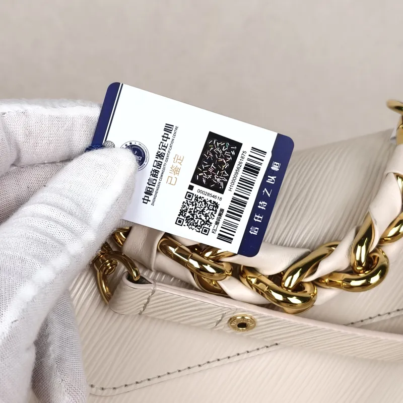 Louis Vuitton Crossbody Bag Twist White Epi Embossed Calfskin Small19 × 9 × 15 cm — detail view 6 of 11