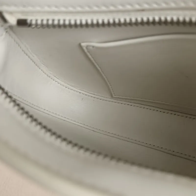 CELINE Shoulder Bag tilly White Calfskin Medium 22 × 4 × 13.5 cm — detail view 3 of 10