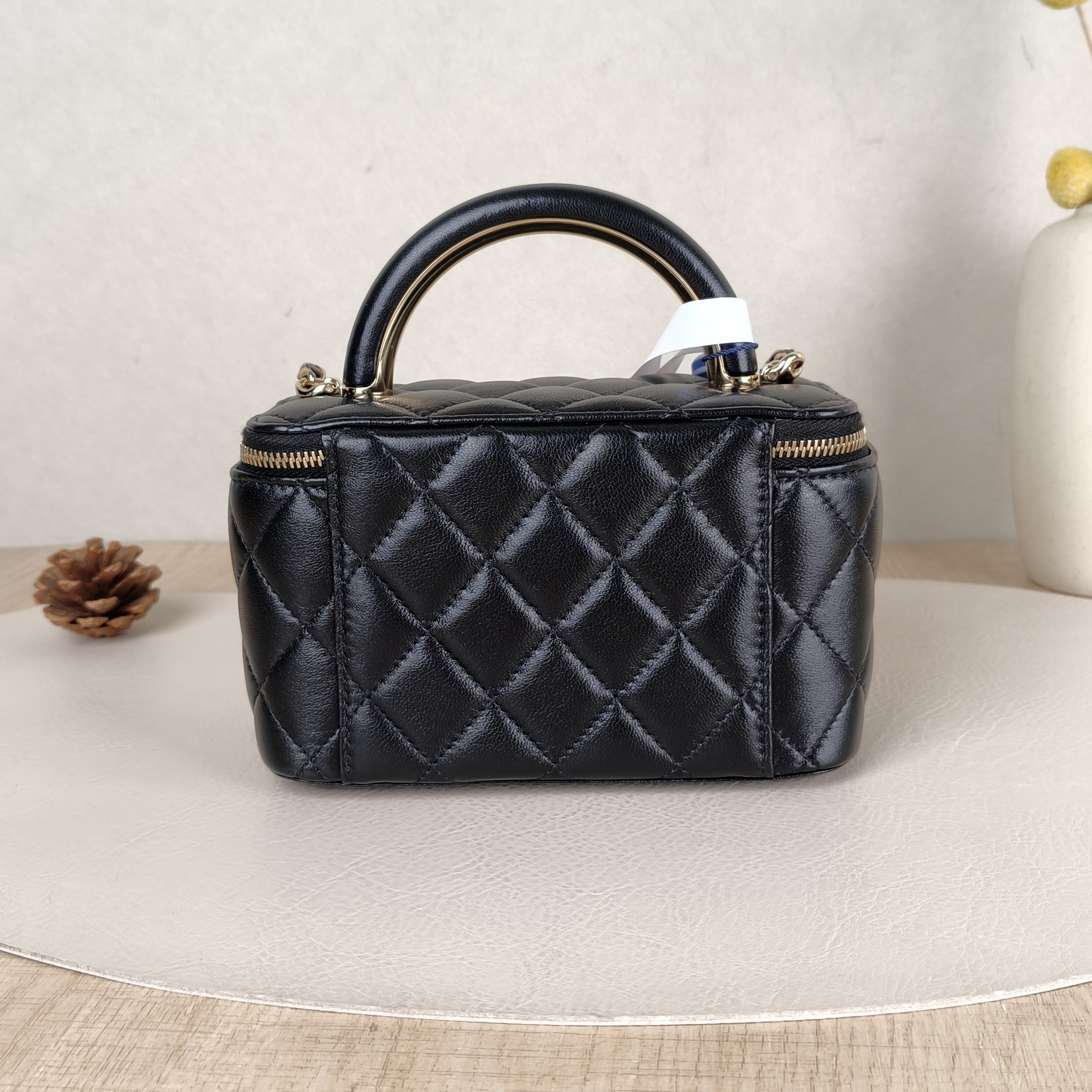 Chanel Crossbody Bag Edition Black Lambskinmini16 × 8 × 9.5 cm — cover view 5 of 5