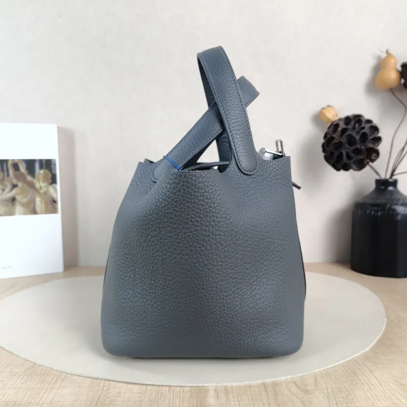 Hermès Top Handle Bag Picotin Lock 18 18 TC Calfskin Small 18 × 13 × 18 cm W — detail view 10 of 10