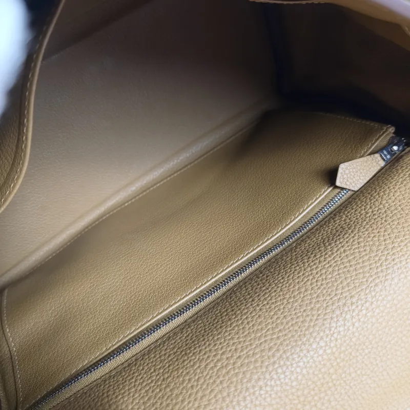 Hermès Shoulder Bag Kelly 28 Silver-Tone Hardware2S Togo Calfskin Medium28 × 10 × 22 cm — detail view 7 of 13