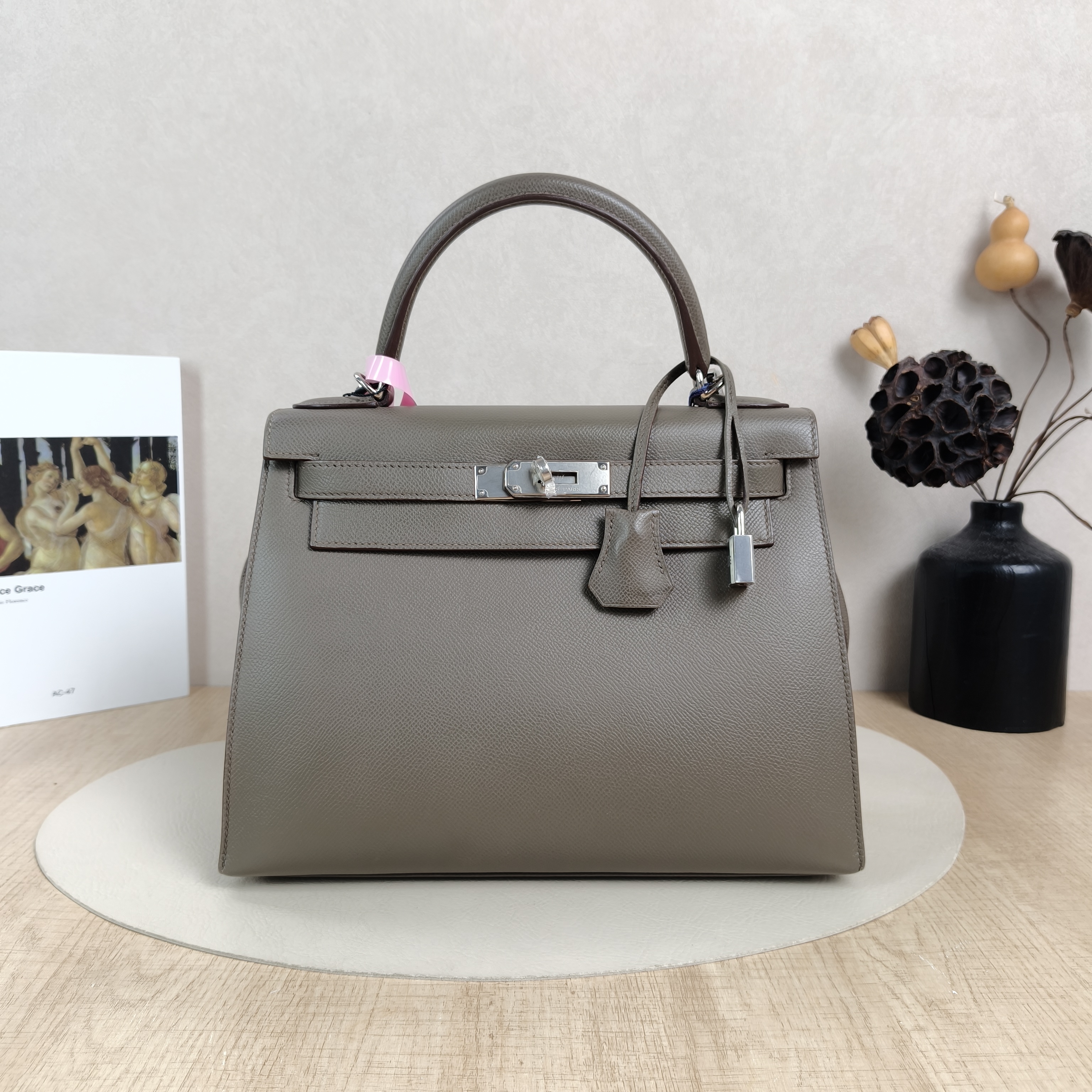 Hermès Shoulder Bag Kelly 28 Silver-Tone Hardware Togo Calfskin Medium28 × 10 × 22 cm