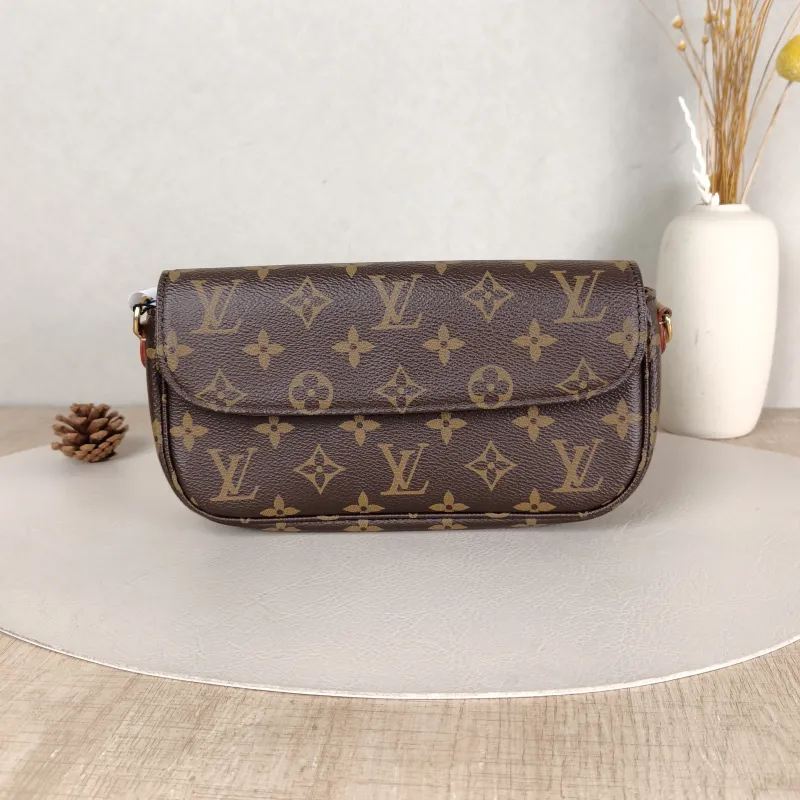 Louis Vuitton Crossbody Bag IVY Monogram PVC Small 23.5 × 4.3 × 12 cm