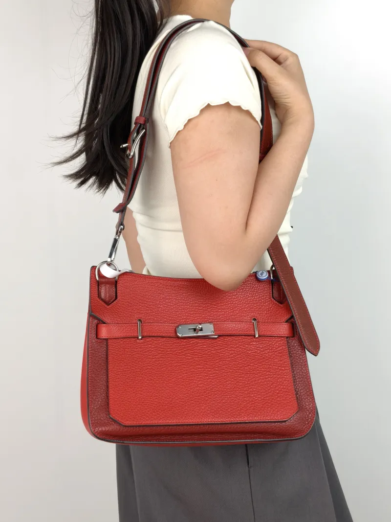 Hermès Crossbody Bag Jypsiere 28S5 Taurillon Clemence TC Calfskin Small28 × 12.5 × 23.5 cm — on-model view 3 of 3