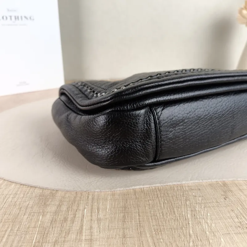 Chanel Shoulder Bag Black Calfskin 24 × 6 × 14 cm 10 Conditioned — detail view 2 of 11