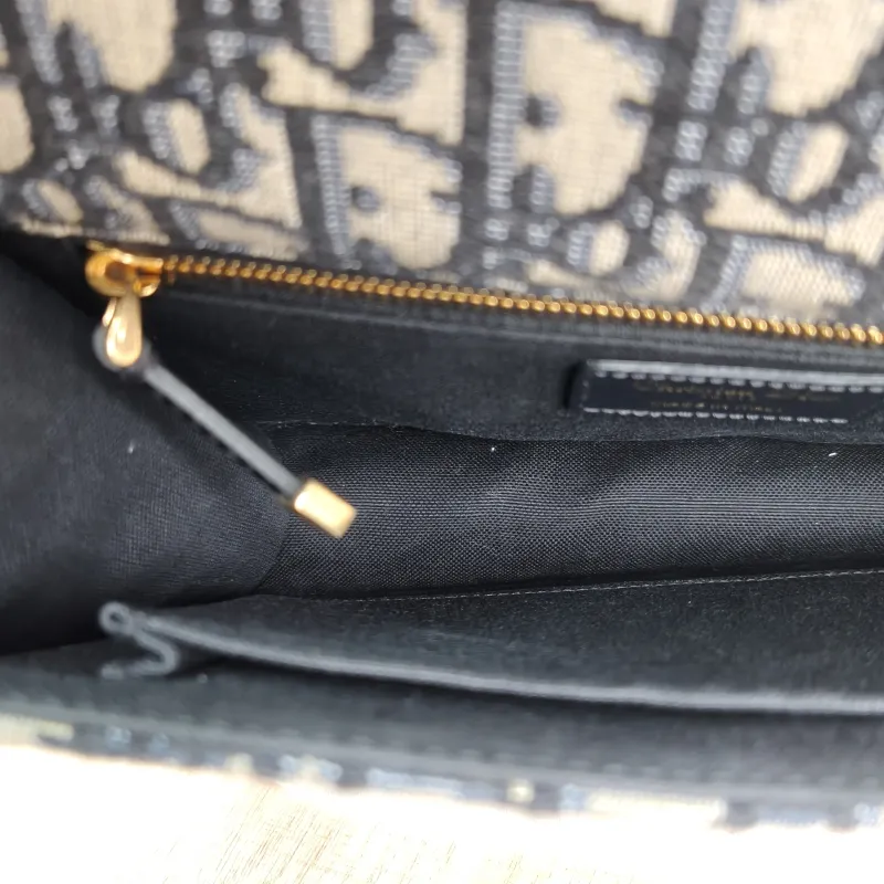 DIOR Crossbody Bag30Montaigne 30 Edition Canvas Medium25 × 9 × 16.5 cm — detail view 2 of 13