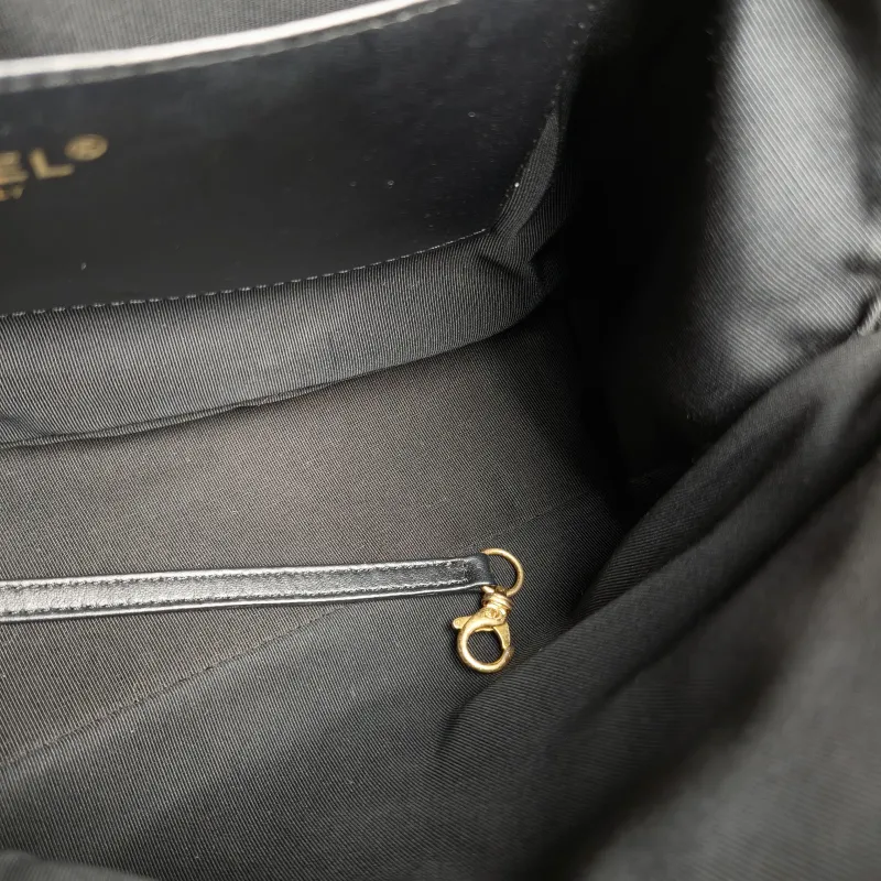 Chanel Crossbody Bag Crossbody Bag Black Calfskin One Size 27 × 16 × 20 cm — detail view 2 of 14