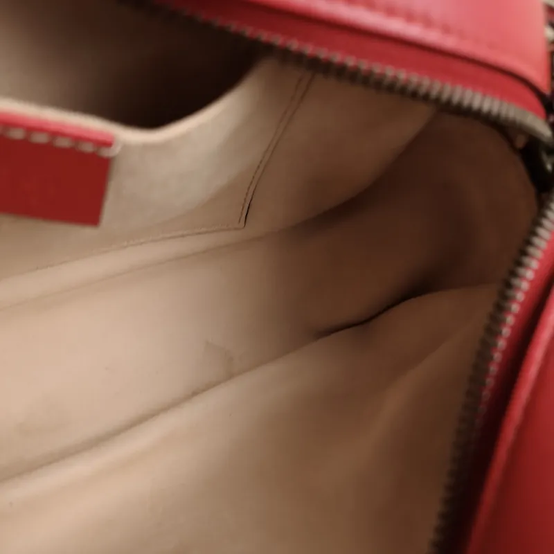 GUCCI Crossbody Bag GG Marmont Marmont Camera Bag Red Calfskin Small 24 × 7 × 13 cm — detail view 8 of 10