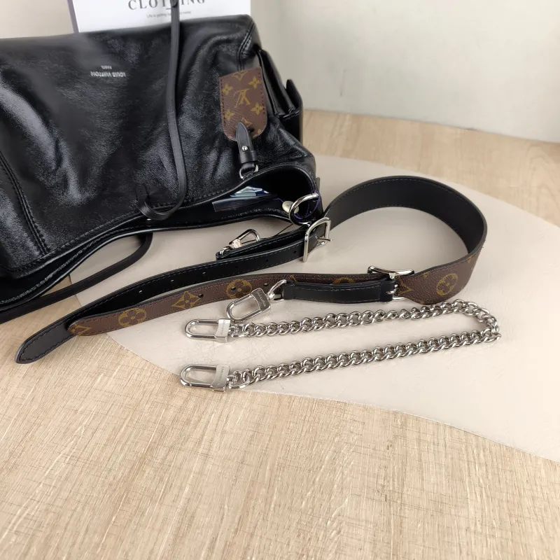 Louis Vuitton Crossbody Bag Carryall Cargo Vibe Black SL ambskin Small 33.5 × 15 × 23 cm — detail view 11 of 12