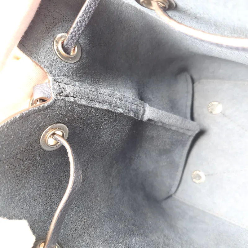 Louis Vuitton Crossbody Bag BELLA · Calfskin One Size 22 × 14 × 19 cm — detail view 5 of 11