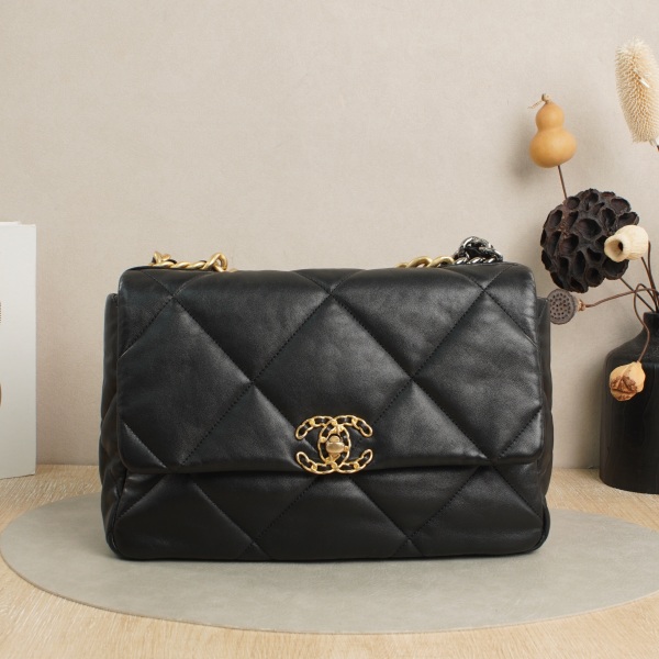 Chanel 19bag Medium Black with Gold-Tone Hardware Lambskin Microchip Edition · 30 × 10 × 20 cm