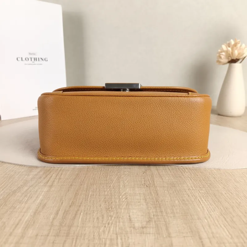 Louis Vuitton Shoulder Bag BUCI Epi Embossed Calfskin One Size24.5 × 9 × 15.5 cm — cover view 4 of 5